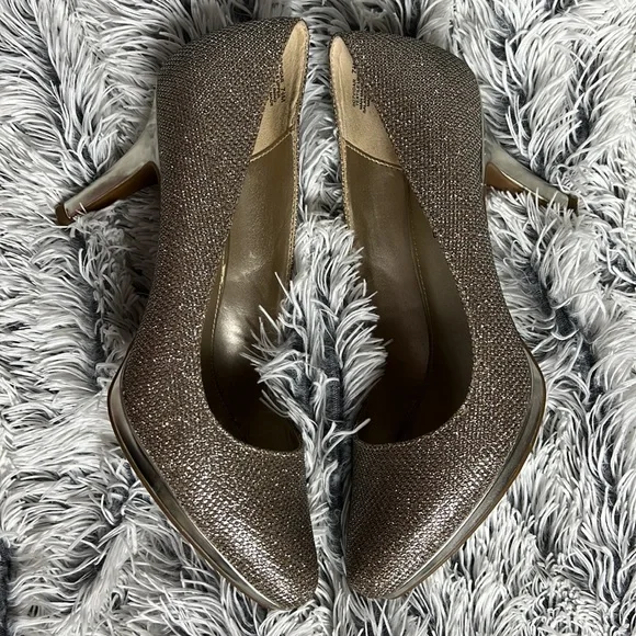 Bandolino Sz 7 1/2M Gold Sparkling Heels - Picture 5 of 9